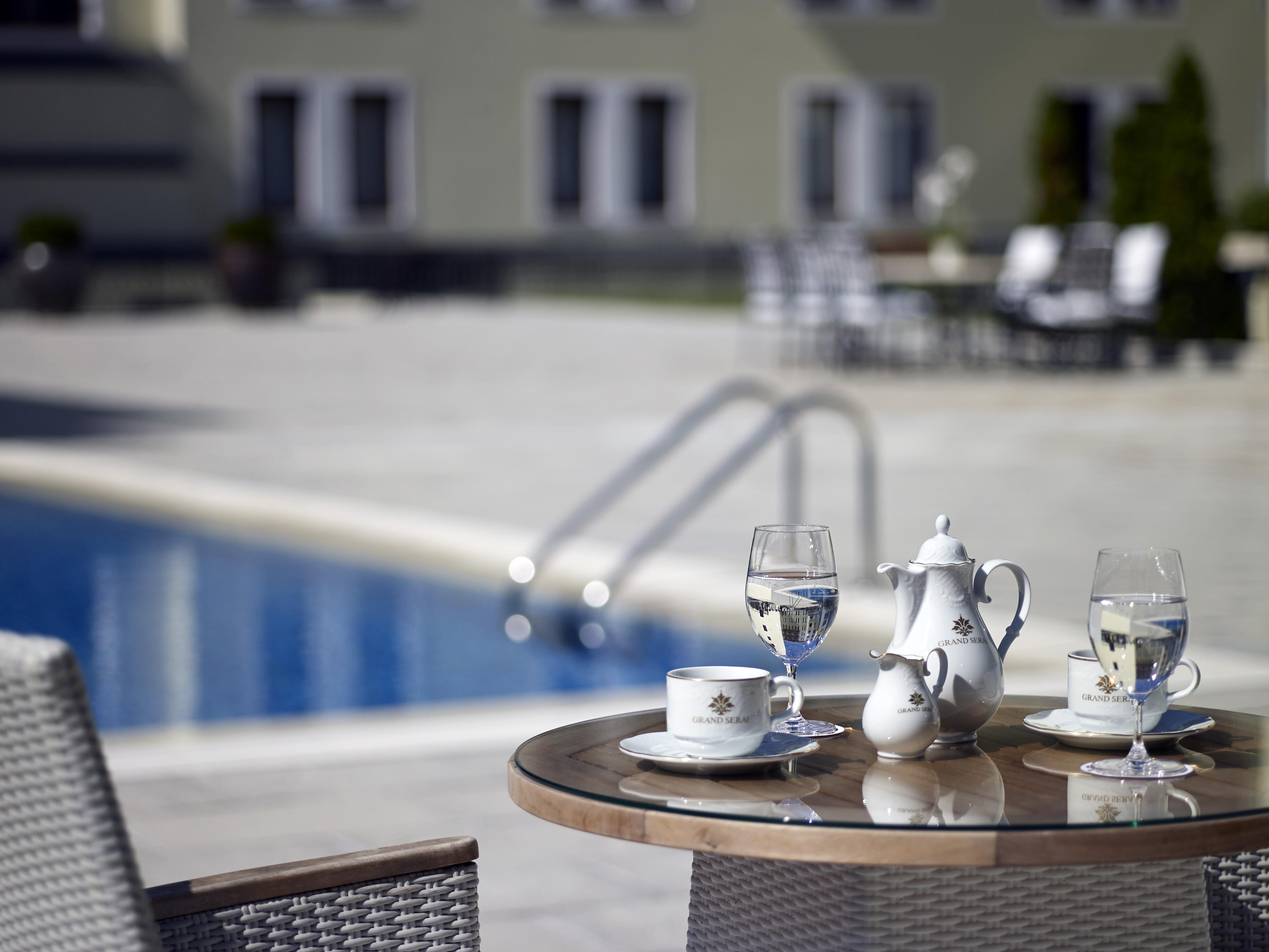 Grand Serai Congress And Spa Janina Zewnętrze zdjęcie The swimming pool at the hotel