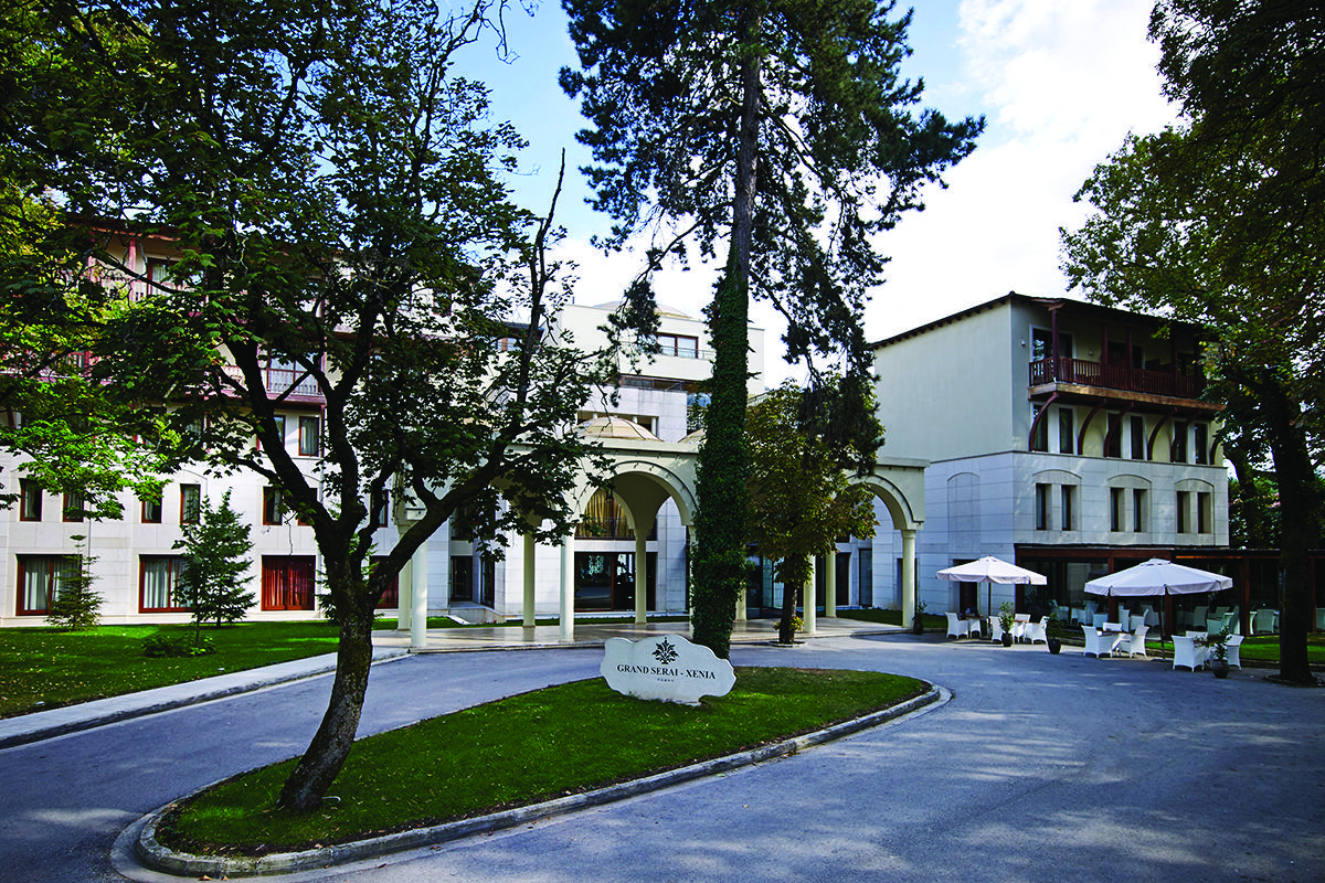 Grand Serai Congress And Spa Janina Zewnętrze zdjęcie The main entrance of the hotel