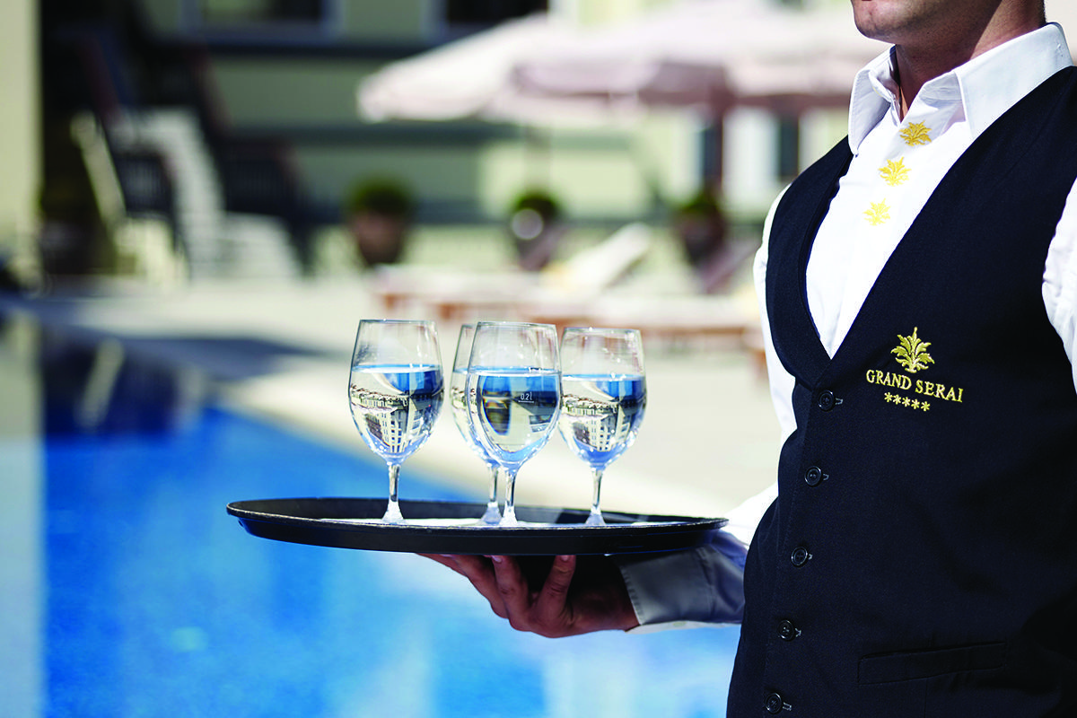 Grand Serai Congress And Spa Janina Zewnętrze zdjęcie A butler at Grand Serai