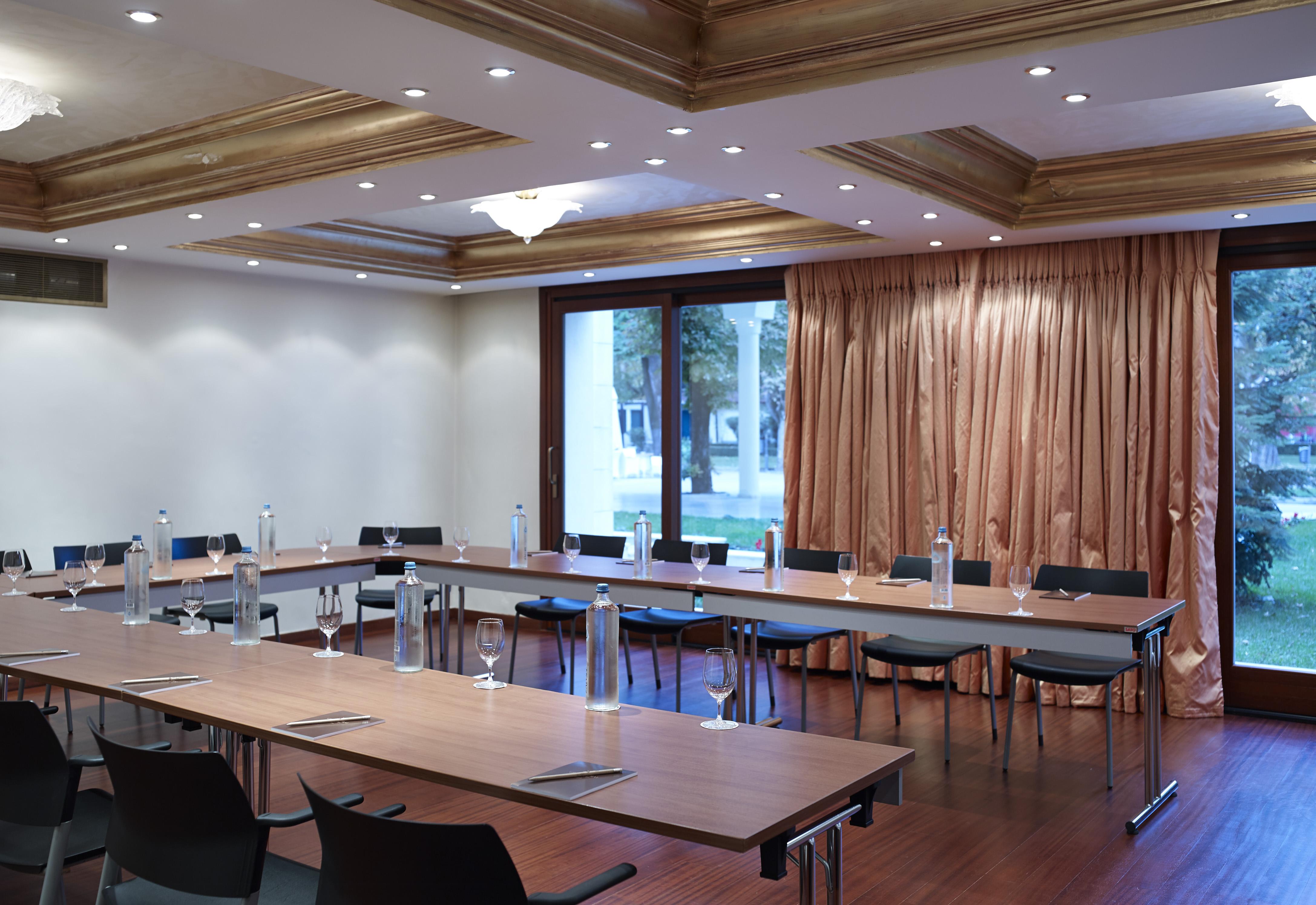 Grand Serai Congress And Spa Janina Zewnętrze zdjęcie Meeting room