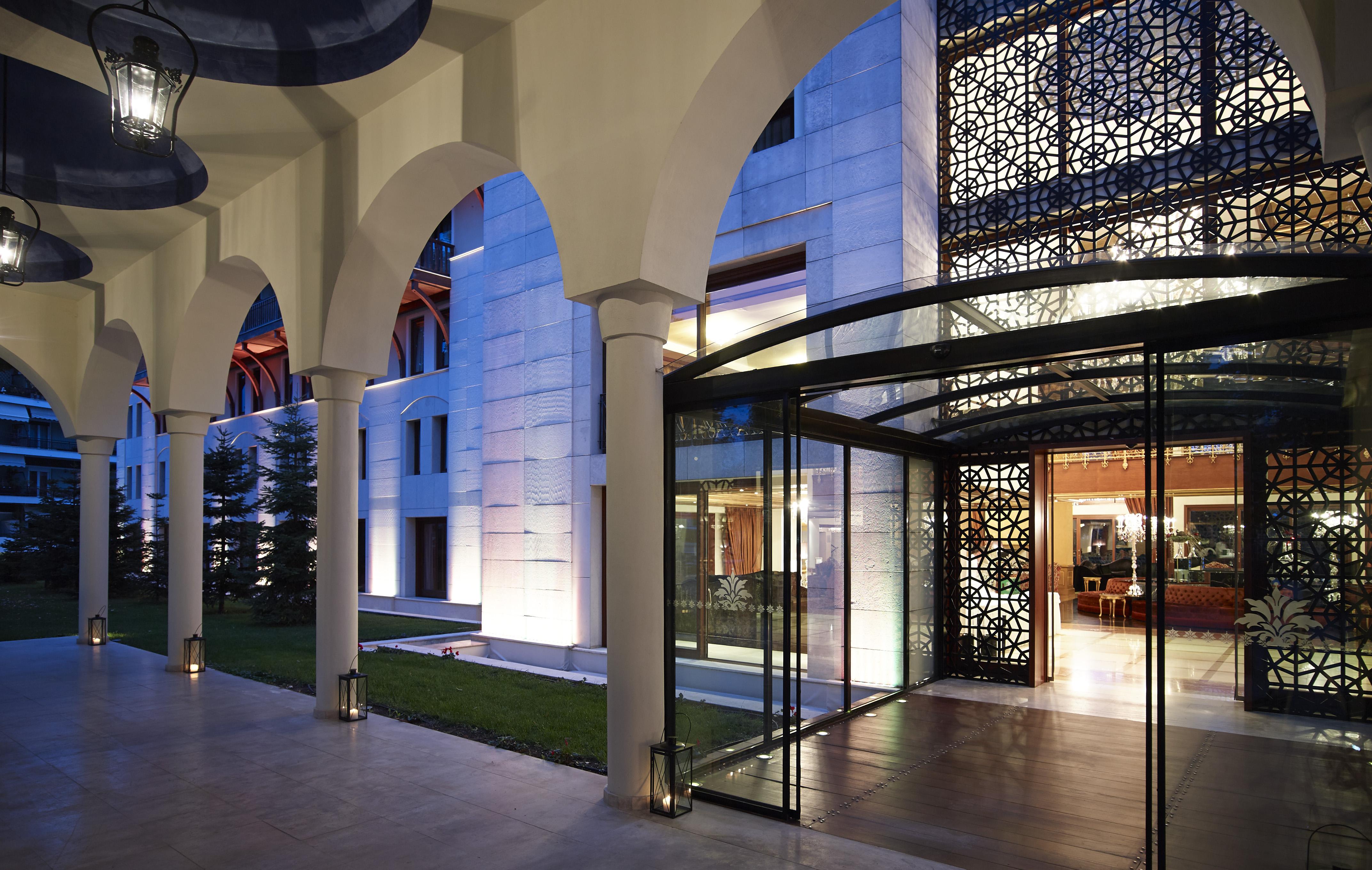 Grand Serai Congress And Spa Janina Zewnętrze zdjęcie Entrance to the hotel
